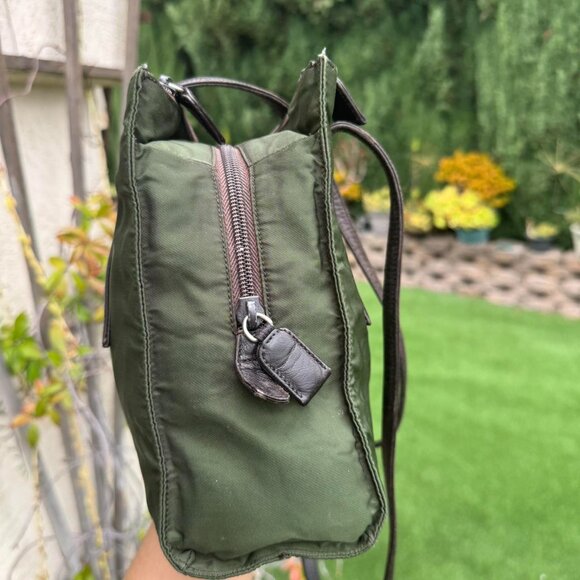 Vintage Prada Nylon tote in Moss Green - Picture 3 of 8